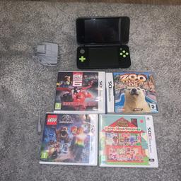 Very good condition if not perfect 
4 games and charger