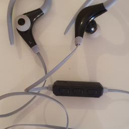 Bluetooth In-Ear Kopfhörer mit Ersatz Ohrstöpseln und Ladekabel
ideal beim Sport machen 