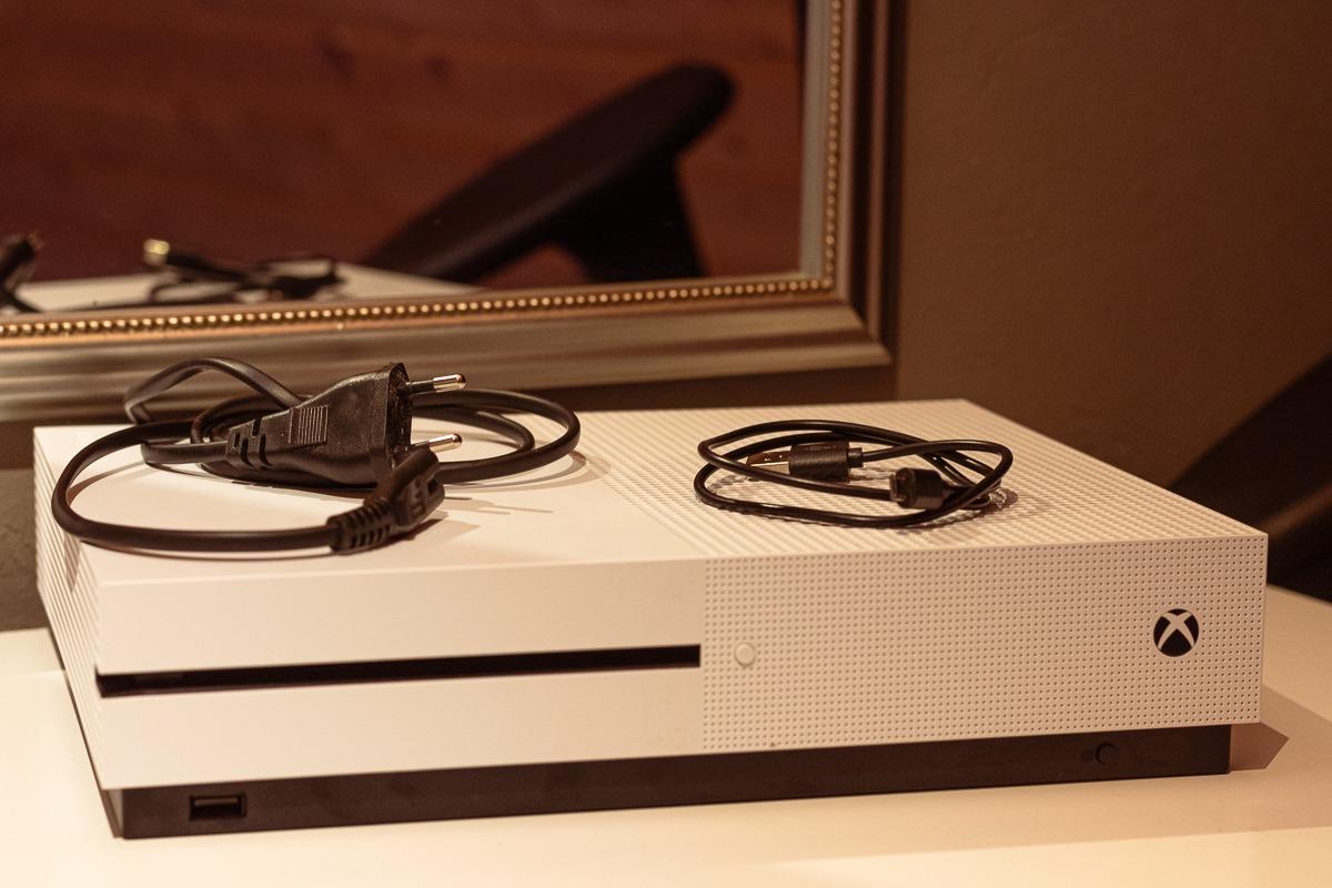 XBOX one S 1TB, EIN Controller, Wie NEU! in 69190 Walldorf für € 149,99 ...