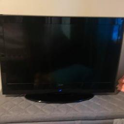 32inc tv for sale fair condtion got a crack on the screen but dont affect useing got no remote but can use the side of tv or can buy a universal tv remote collection only dy2 area No holding