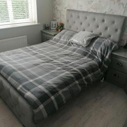 Beautiful silver grey velvet double bed frame with diamond button headboard and footboard
Mattress not included
Immaculate condition bought from major retailer cost £320
Only been used a few times in spare room need the space for other things.
Slatted base all perfect with fittings will be dismantled for easy collection in Hyde or delivered local