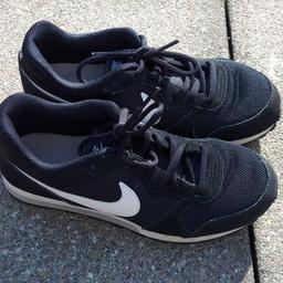 Nike Turnschuhe für Kinder, Größe 37,5 Farbe: schwarz