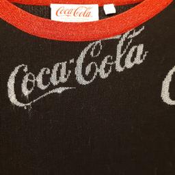 Maglia originale Coca Cola donna indossata  una sola volta praticamente nuova
Taglia L
Consegna da concordare anche a mano zona piazza 5 giornate Milano
