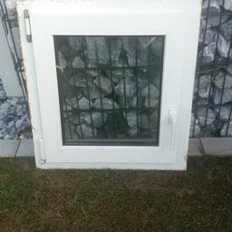 Verkaufe 2 Stk Fenster weiß für Garten-Bauhütte oder Spiele aus
Maße Rahmen 60x60 cm