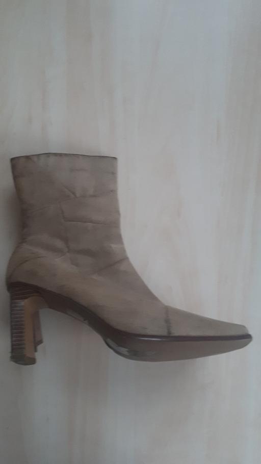 Buy & Sell South East London Middle Park - South East London - Photos for Ladies beige suede zip up ankle boots