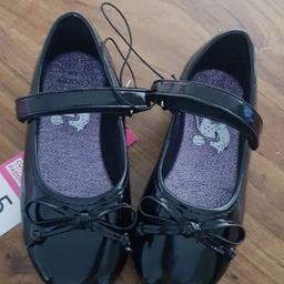 brand new school shoes size 8