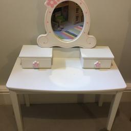 White and pink girls dressing table in excellent condition, collection from N4