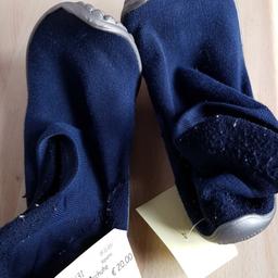 Leguano Schuhe/Socken Größe 36/37
dunkelblau