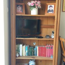 bookcase light oak good condition a couple of holes in back for cables etc. Contents not included
(h) 2000m
(w) 1000m
(d) 500m
collection only West Malling ME19