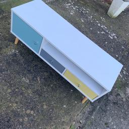 Set of 2 coffee table, tv unit.
Coffee table has 6 draws not shown.
Hygiena
2 Solid heavy units
The coffee table has slight damage to 2 leg joints that can be fixed