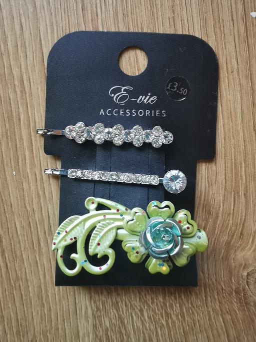 Buy & Sell South West London East Bedfont - South West London - Photos for 3 Hair clips