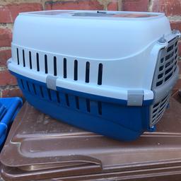 Brand New Pet carrier bought from pets at home before lockdown and unable to return as store closed.
Plus we sadly lost our cat and so it’s sat in the cupboard at home unused.
Would like this to go to a new home and also please see my other items for sale.

Thank You
