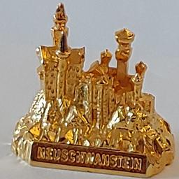 Minitur Metall
Schloss Neuschwanstein Made in Germany
kann leider keine Angaben machen welches Material ?

Versand 1,90 €