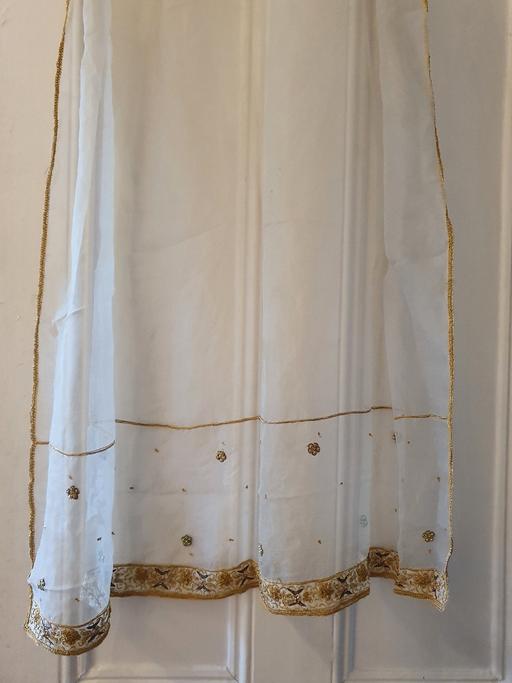 Buy & Sell South West London Balham - South West London - Photos for Silk Fabric with Golden Intricate design