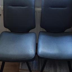 Verkaufe  hier
2 Sessel 
 schwarz Lederoptik 
Sitzhöhe 46cm