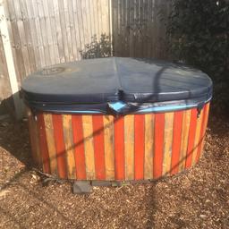 Selling our 4 person hot tub everything works as it should heater and pump was refurbished and cladding was replaced last year could do with new wood cladding or Re painting,varnishing NO OFFERS thanks for looking