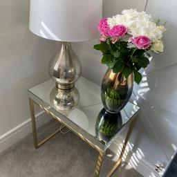Like brand new - 6 month old side table. Mirrored with antique gold legs and trim. Very attractive.

Measurements: 61cm x 31cm. Height 61cm