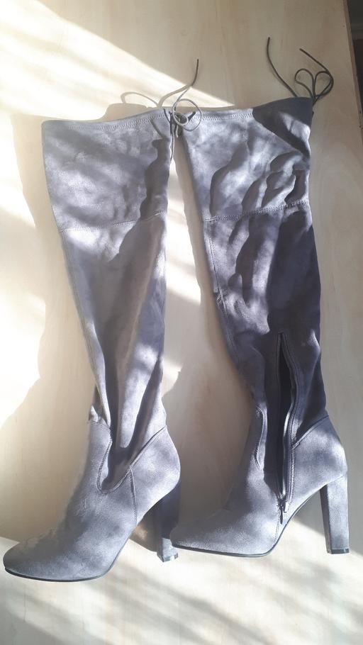 Buy & Sell South East London Eltham - South East London - Photos for Pair of Light Grey Suede Knee High Boots