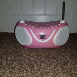 hardly used pink CD player. great condition apart from small dent on one of speakers but in full working order.