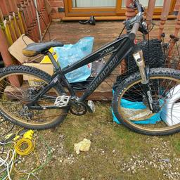 mens 26 inch front and back disc brakes working order missing covers for the gear levers an needs new head stock bearings as a bit stiff 
collect only or can deliver for fuel