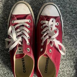 Here we have for sale a pair of size 6 converse.
Hardley been worn so in great condition