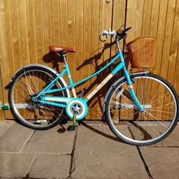 Practically good as new ladies cycle. Hardly been used, 6 speeds, front basket, full mudguards. 28inch wheels. Tan seat.