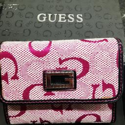 Guess small wallet with box (box has scratches)

See photos for exact box and wallet you will receive

Used few times

Collection E11 or can arrange tracked delivery