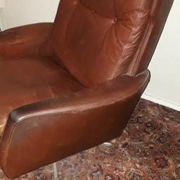 comfy swivel chair has some damage on the arm hence the price but is very sturdy and comfortable
collection from. peckham