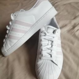 Worn once couple of hours.. paid £70 size 7
baby pink stripes excellent condition still in box