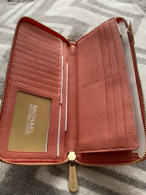 Buy & Sell North West London Dollis Hill - North West London - Photos for Michael Kors wallet