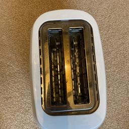 Used working order 2 slices toaster 
White
Make george home