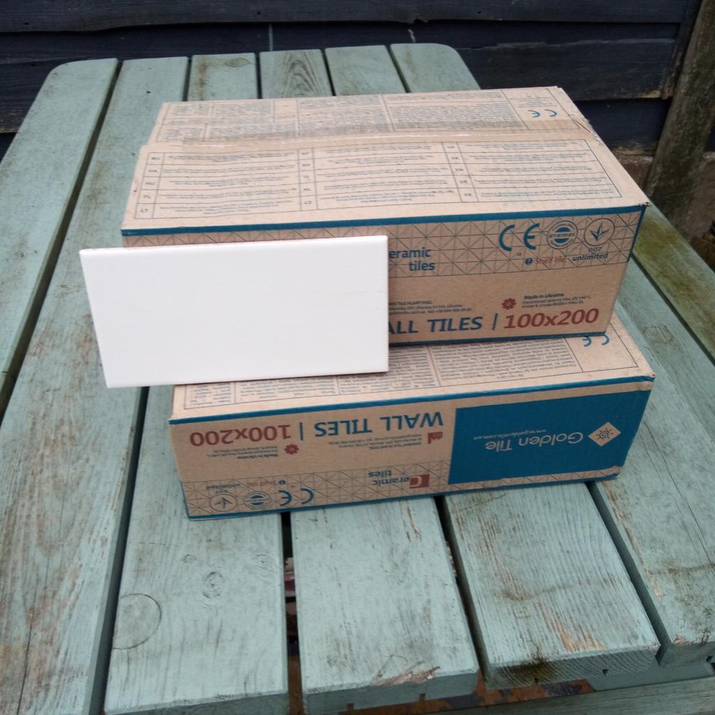 Metro tiles, 4.4 square meters in M25 Bury for £3.00 for sale Shpock