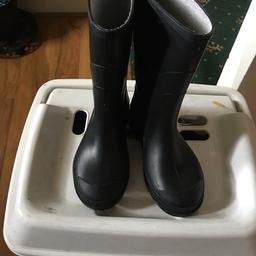 Kids Wellington boots size 1.unisex black colour.only worn once good as new.too tight now.good clean condition.from pet and smoke free home.