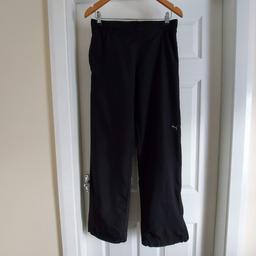 Trousers“Puma” Sport Life Style Black Colour
Good Condition

Actual size: cm and m

Length: 1.04 m measurements from waist

Length: 1.07 m measurements from waist back

Length: 1.04 m side

Volume Waist: 75 cm – 90 cm

Volume Hips: 88 cm - 90 cm

 Size: 12 (UK) Eur 40/42, US M

 Polyester

Made in China