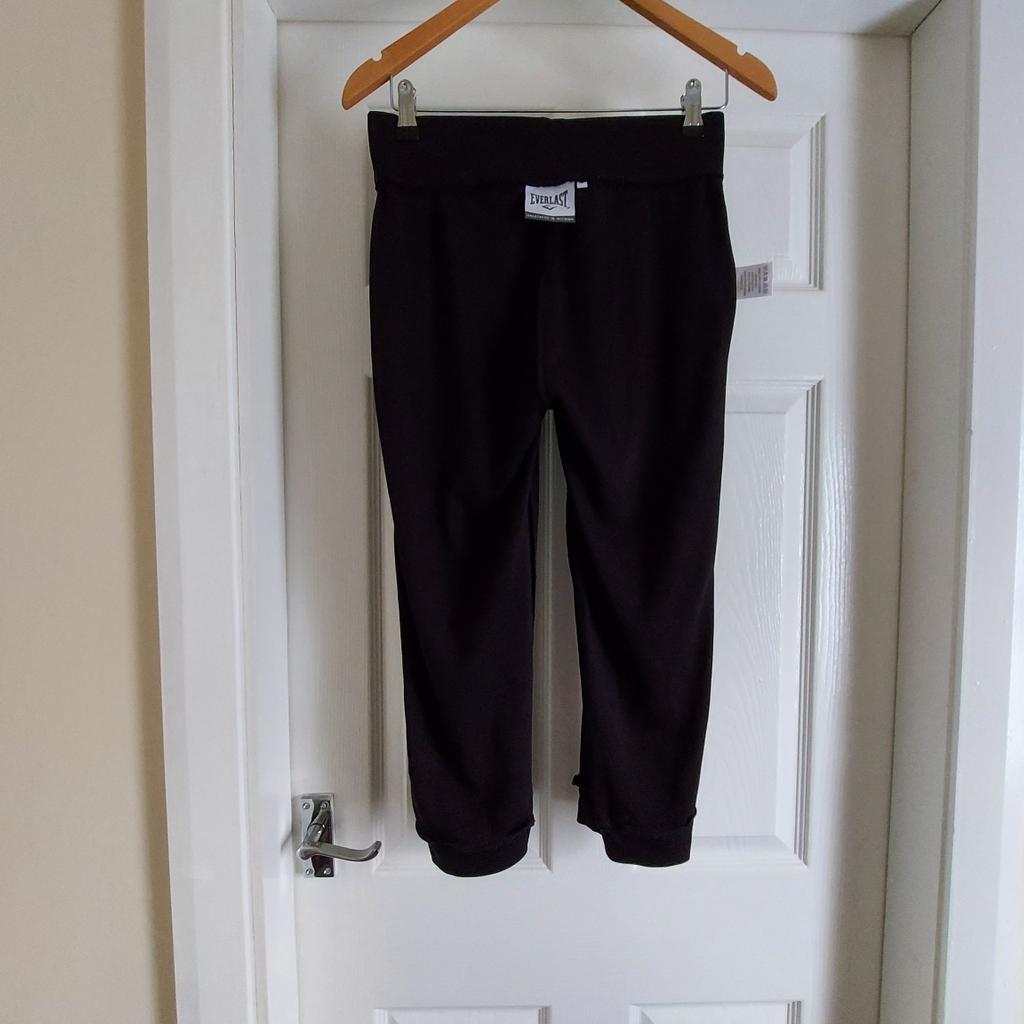 Breeches “Everlast” Greatness is Within Black Mix Colour Good Condition

Actual size: cm

Length: 76 cm measurements from waist front

Length: 79 cm measurements from waist back

Length: 79 cm side

Volume Waist: 68 cm – 80 cm

Volume Hips: 80 cm - 90 cm

 Size: 8 (UK)

 Main Body: 100 % Cotton

Rib: 100 % Cotton

Made in Bangladesh