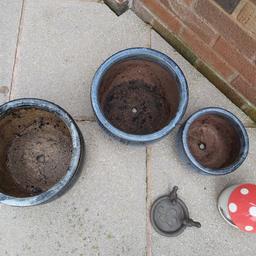 3 garden pots , used but still good condition, collection only S63 (now sold the bird feeders separately)