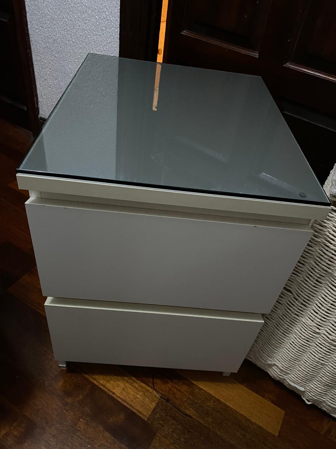 Ikea MALM White Bedside Table in E6 London für £ 20,00 zum Verkauf