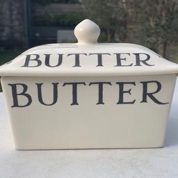 Emma Bridgewater Butter 🧈 Dish 🥰
Really cool and is a must have item 😛
White with black writing ✍️
So stunning and selling for a good price 🤩
Bought for £33

#emmabridgewater #musthave #kitchen #essentials #vintage

Condition: 9/10
Used once and haven’t used in ages ☺️
Cleaned 🧼 well 😇