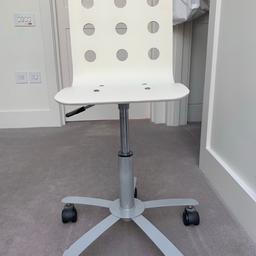 Two IKEA desk chairs 🪑
Very good condition and hardly sat on 🥳
These would fit so many ages as they are a perfect shape for any desk and can change the height by quite a bit! 🤩
Bought them each for £25, so £50 all together! (Is what I paid) 
I am selling them for this price
x1-£15
x2-£25
Collection only - from SW6 😅😌
Such a great deal 😍

#chair #desk #kids #teenagers #comfy

Condition: 8/10
Owned each of them for about 6 months(bought them together)
Really good condition and so much use left