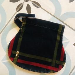 Mini pochette da borsa in vellutino di Roberta di Camerino.