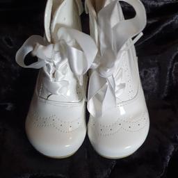 girls white spainsh boots new size 6