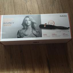 Boxed, rotating hot brush, gives fab blow dry look, bouncy and heaps of volume, box is a bit creased but only actually used 2 times. has unopened gloves n protector inside.