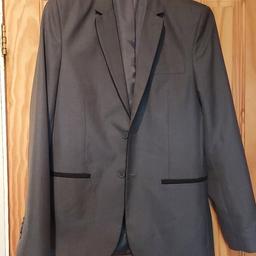 Boys blazer excellent condition age 16 years / 176cm
worn once
smoke free home