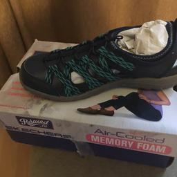 Brand new ladies Skechers size 3 this comes with the box