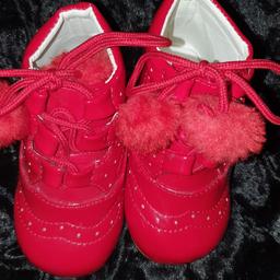 do have a few tiny marks cant really see when taken a pic,  lovley spanish boots size 6 red