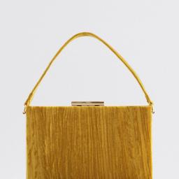 Zara Women’s Velvet Handbag Clutch. 

Mustard yellow, velvet exterior. Lined interior with pockets. Metallic clasp closure. 

Size: 6.1*9.4*0.3”

Brand new with tags and dustbag. 

Available for collection from M21 or can post elsewhere for charges. Can deliver for free within Manchester.