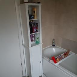 white bathroom cabinet with a marble finish. only had it for a few months in great condition.