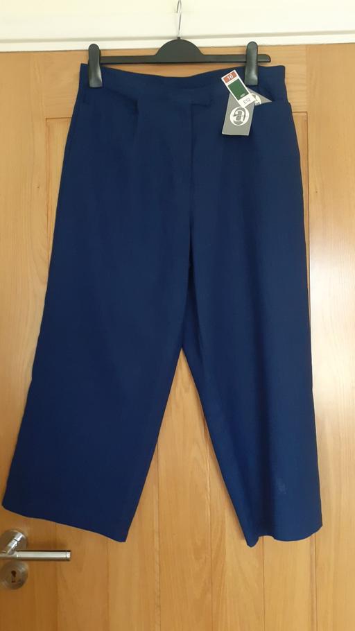 Buy & Sell West Midlands Dudley - Photos for Crop Trousers