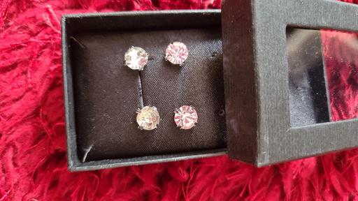 Buy & Sell South East London Colyers - South East London - Photos for new boxed earrings