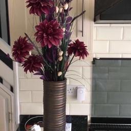 Large vase & flowers, excellent condition